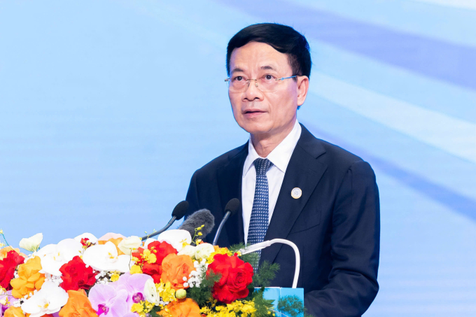 Bộ trưởng Nguyễn Mạnh Hùng phát biểu khai mạc lễ kỷ niệm 80 năm ngành Bưu chính Viễn thông, 66 năm ngành Khoa học và Công nghệ, chiều 29/9. Ảnh: Giang Huy